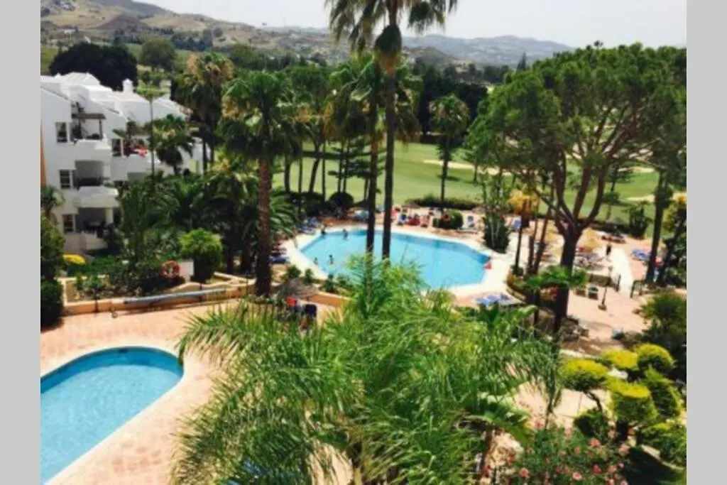 Stylish One Bed Apartment At Matchroom Country Club Fuengirola 0*,  España